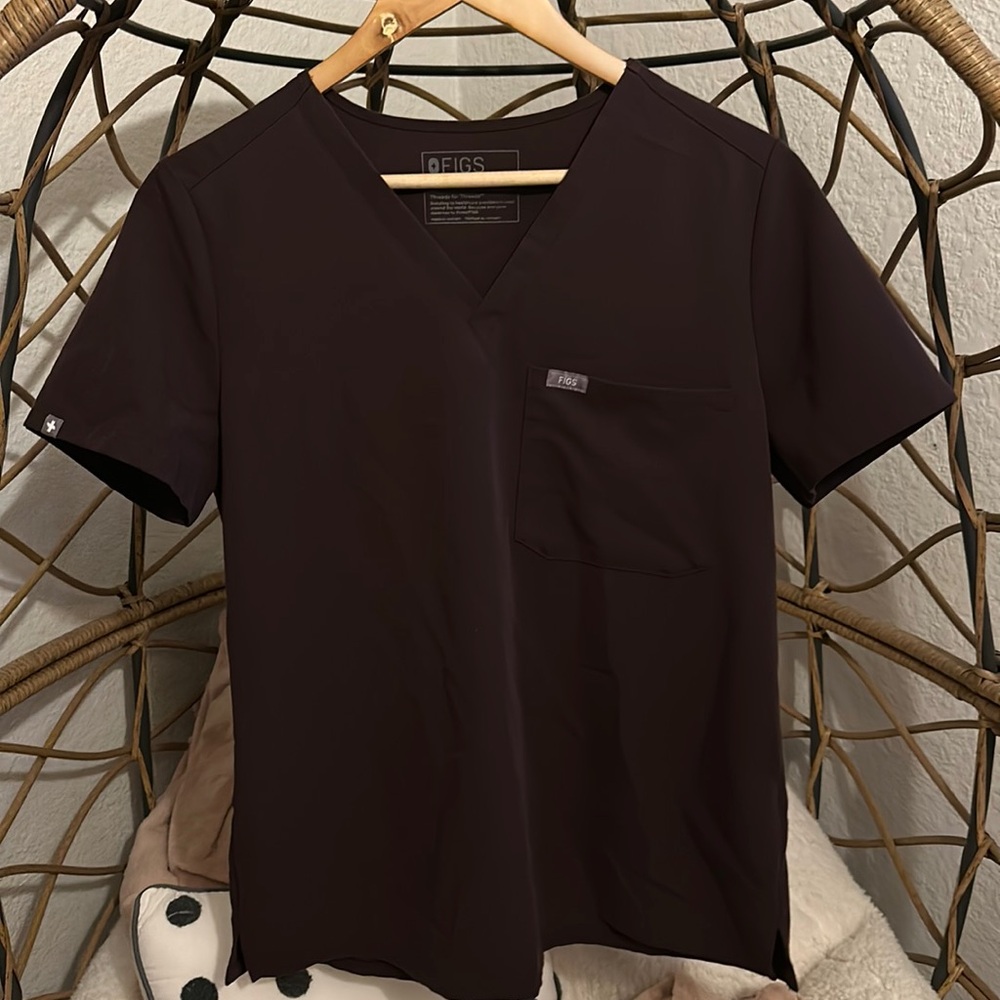 Gently used Figs scrub top in Espresso - M + Regular
